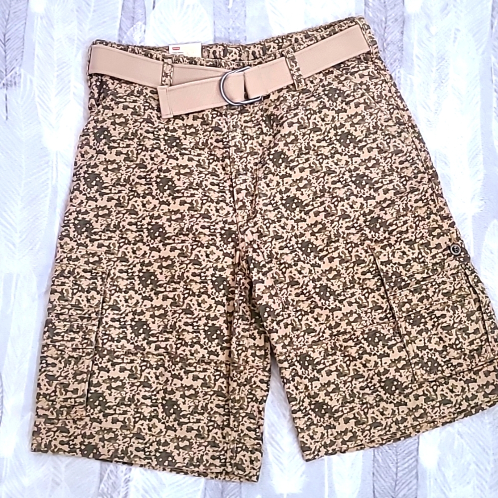 Levis camo cargo shorts w34 Nwt